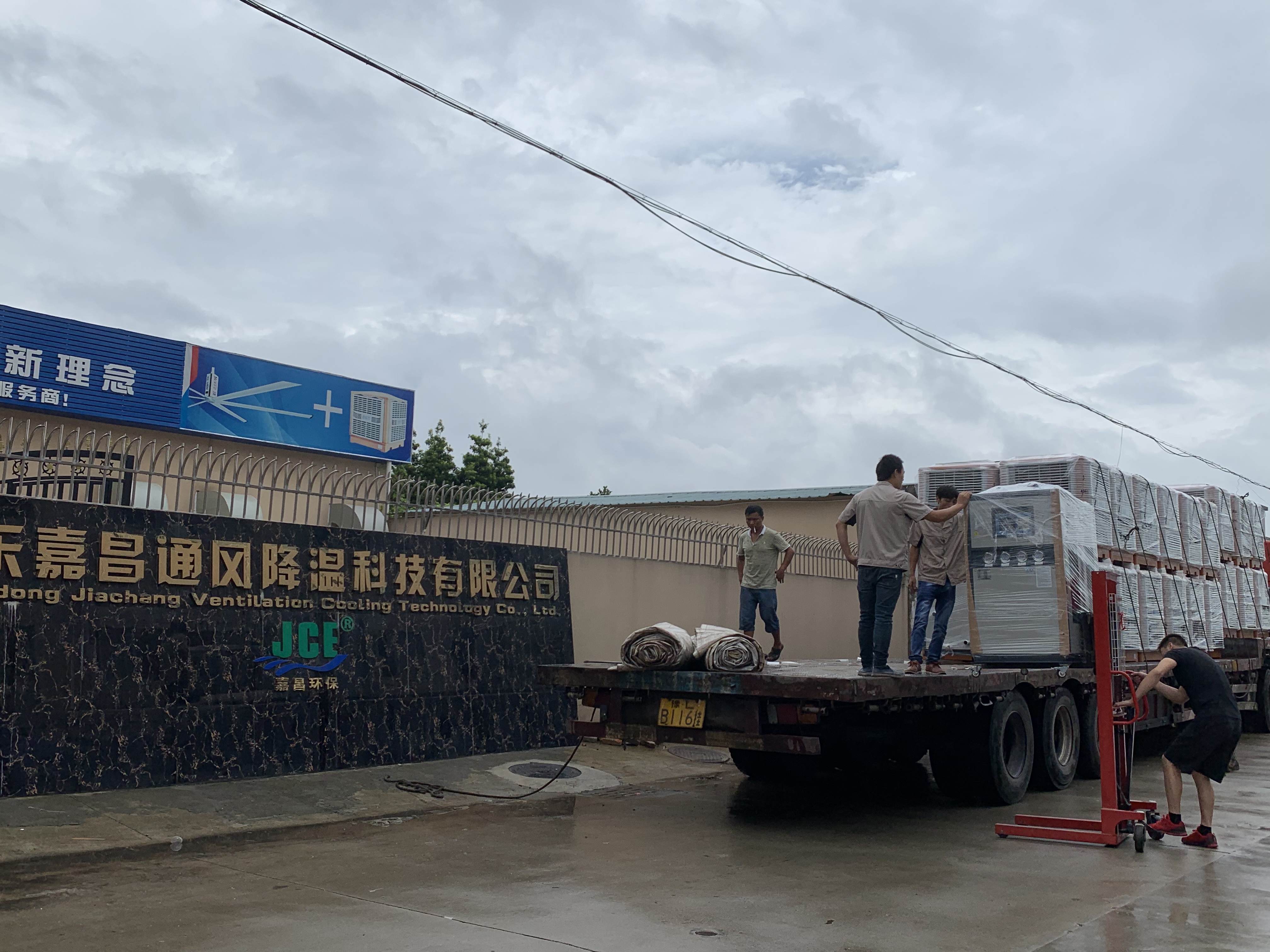 東莞大型工業(yè)大風扇,大型通風工業(yè)風扇,散熱工業(yè)風扇，瑞泰風大型工業(yè)大風扇